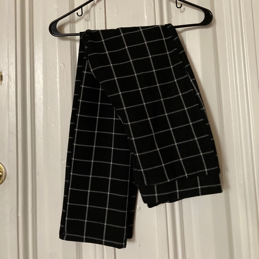 Hollister // B&W Plaid Straight Pants // Size S